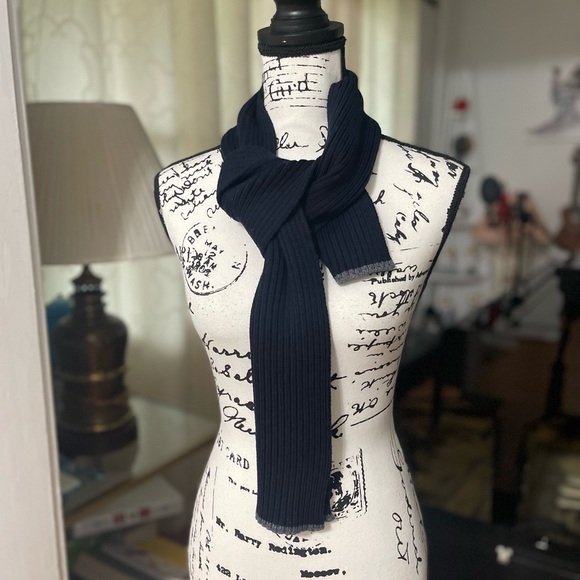 EUC Unisex Youth’s Dolce & Gabbana Cashmere Scarf With Logo Patch In Dark Navy - Picture 1 of 9